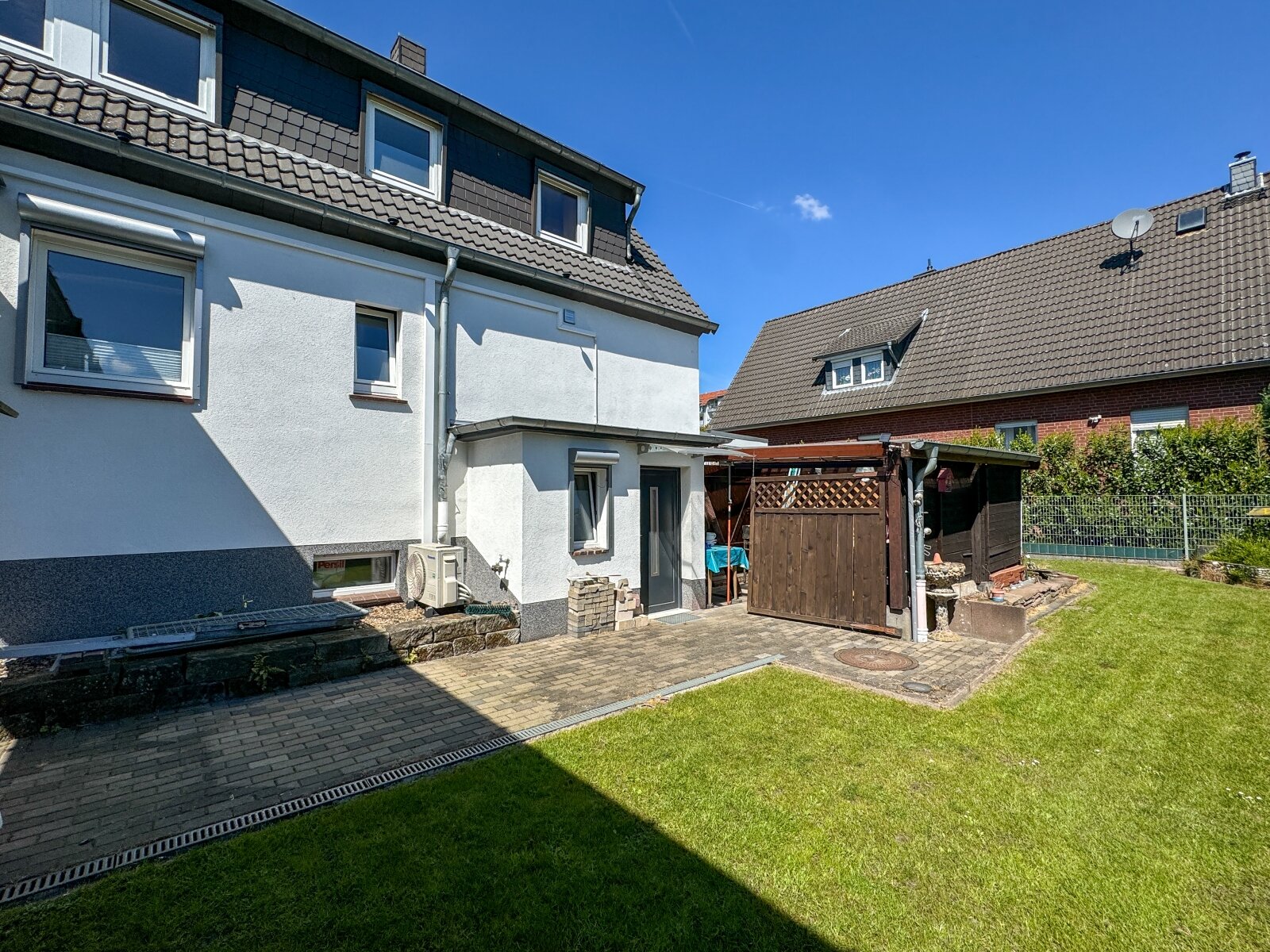 Modernisiertes EFH mit effizienter PV-Anlage – Heizung kaum benötigt