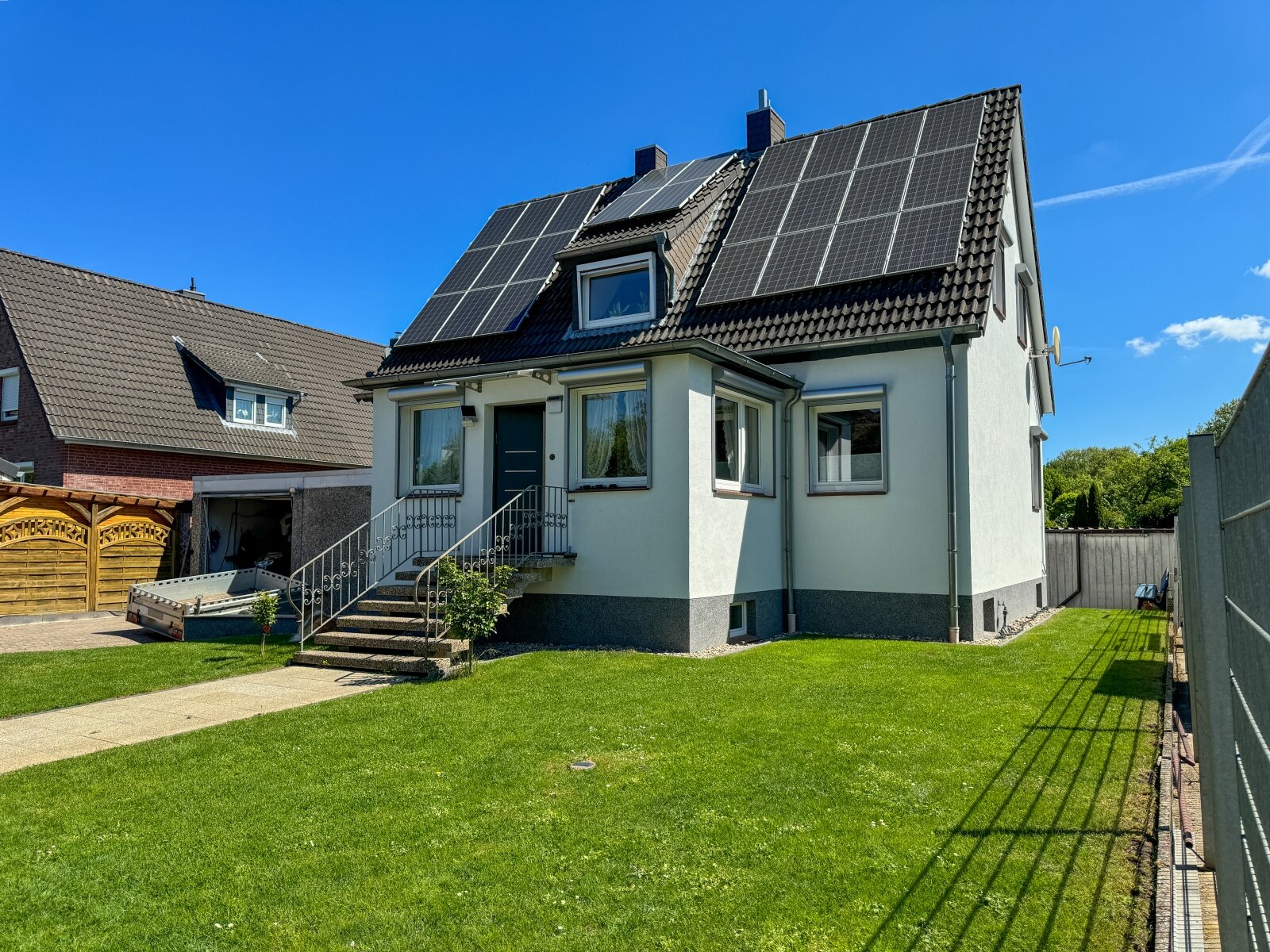Modernisiertes EFH mit effizienter PV-Anlage – Heizung kaum benötigt