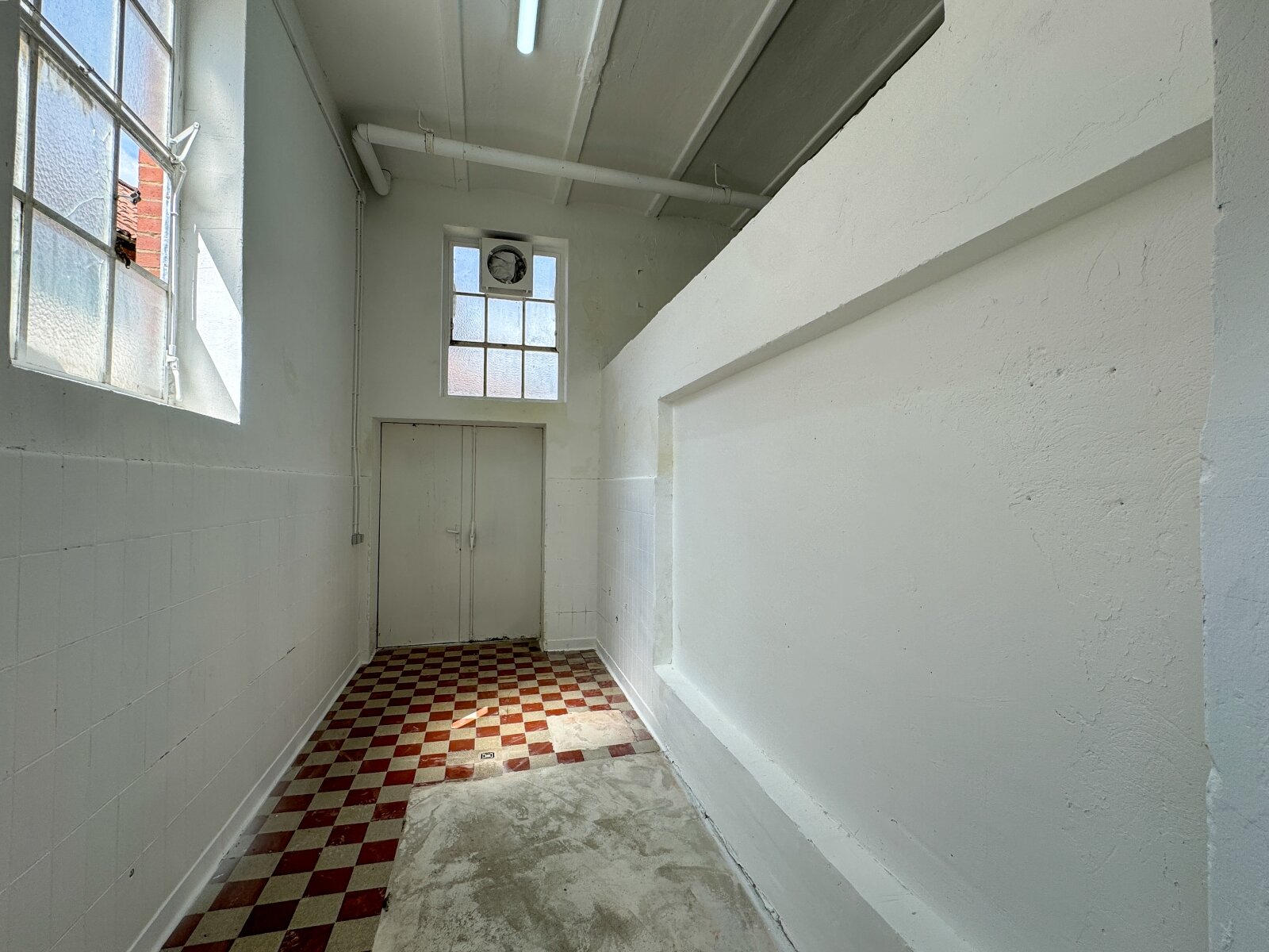 EG-Halle/Lagerfläche mit Büro – Potenzial für Gewerbe