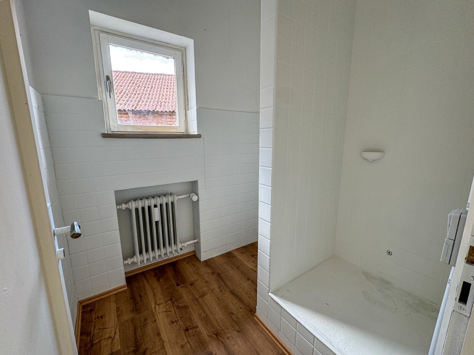 EG-Halle/Lagerfläche mit Büro – Potenzial für Gewerbe