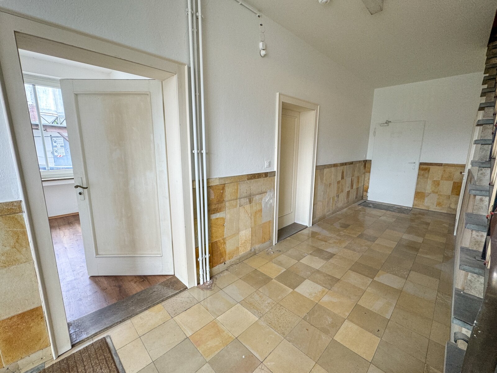 EG-Halle/Lagerfläche mit Büro – Potenzial für Gewerbe