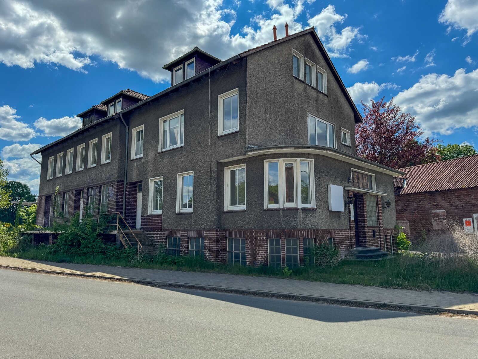 EG-Halle/Lagerfläche mit Büro – Potenzial für Gewerbe