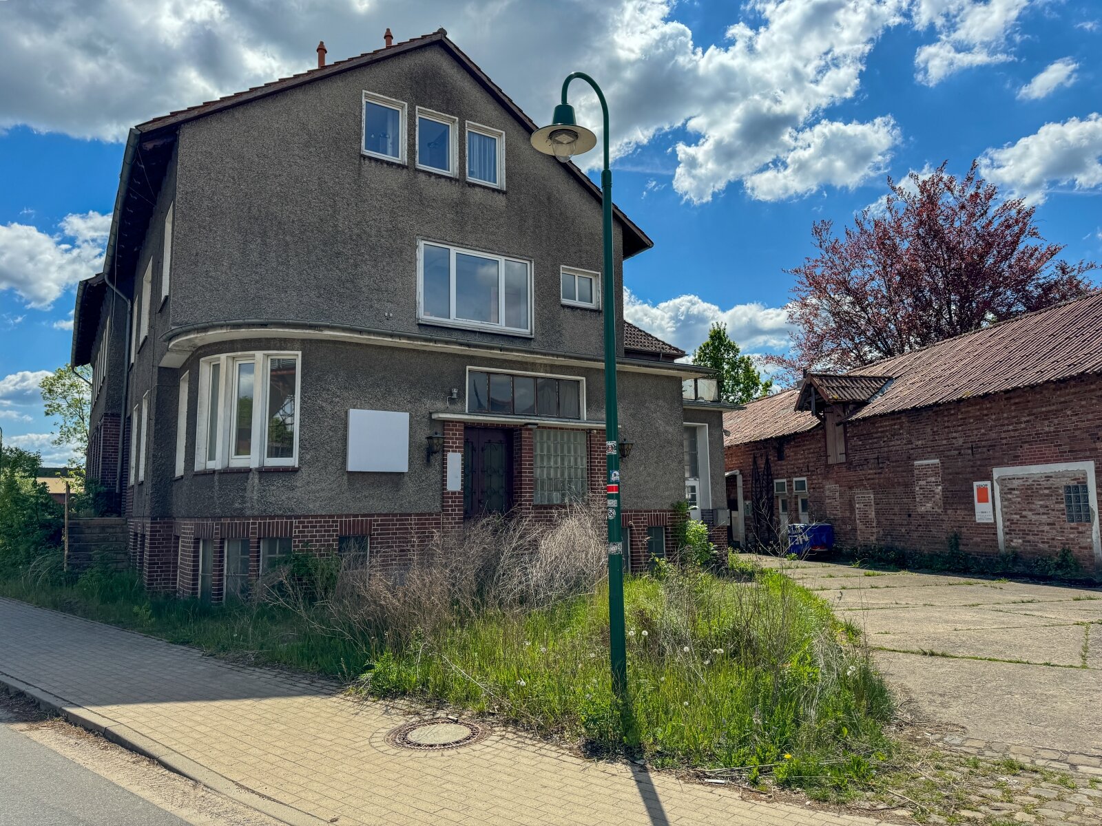 EG-Halle/Lagerfläche mit Büro – Potenzial für Gewerbe