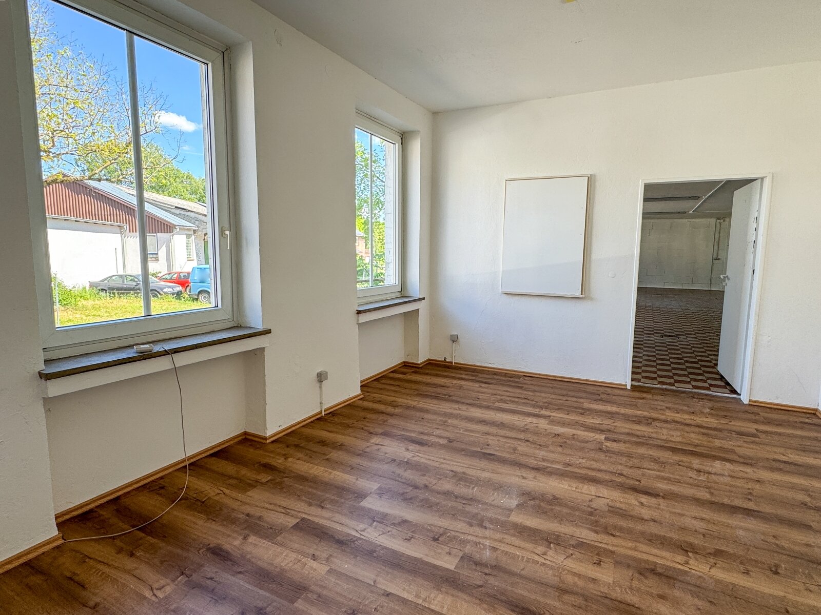 EG-Halle/Lagerfläche mit Büro – Potenzial für Gewerbe