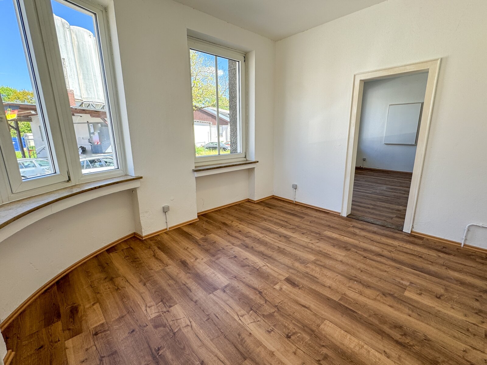 EG-Halle/Lagerfläche mit Büro – Potenzial für Gewerbe