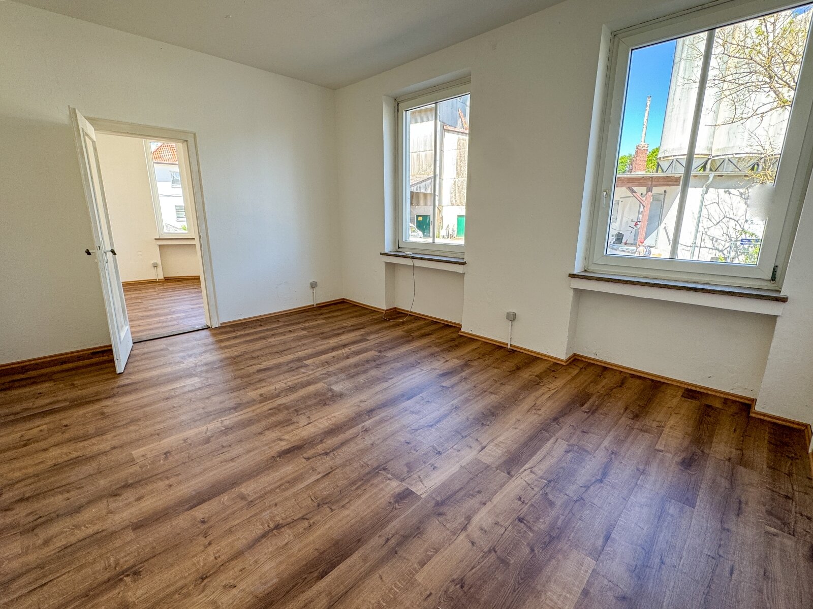 EG-Halle/Lagerfläche mit Büro – Potenzial für Gewerbe