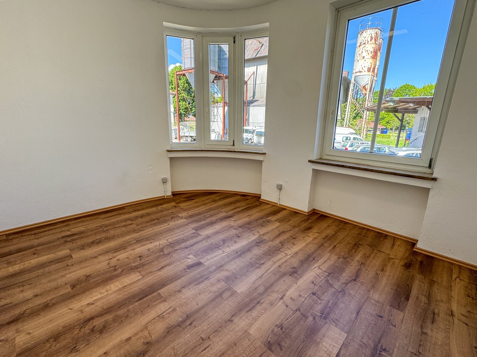 EG-Halle/Lagerfläche mit Büro – Potenzial für Gewerbe