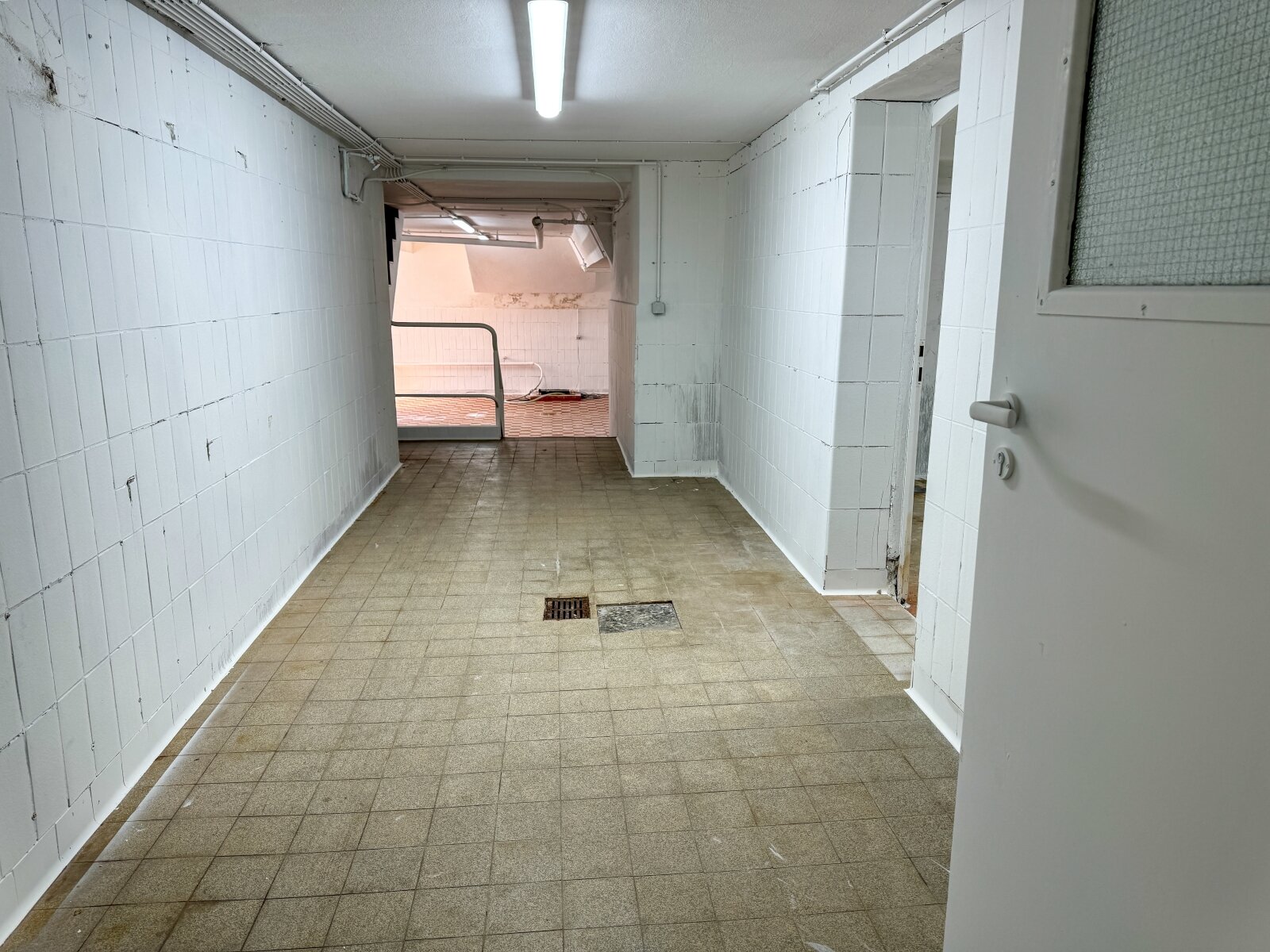 EG-Halle/Lagerfläche mit Büro – Potenzial für Gewerbe