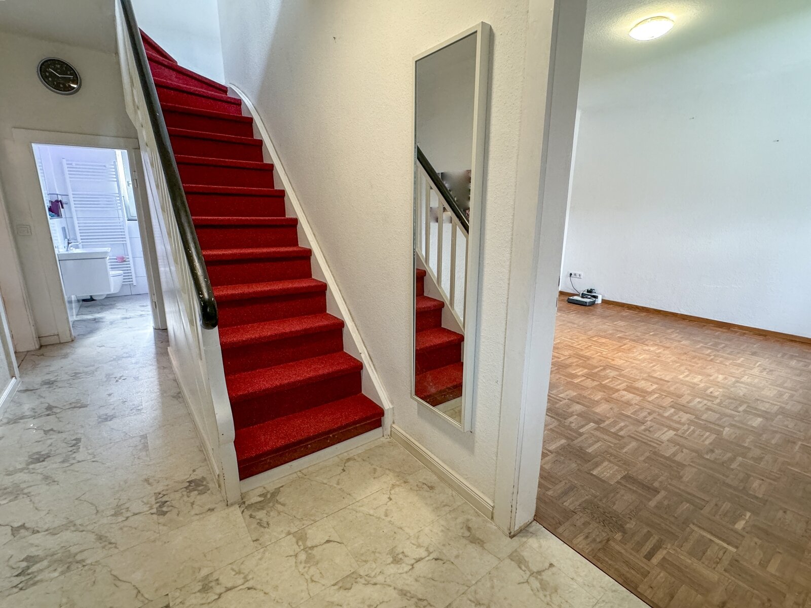 Modernisiertes EFH mit effizienter PV-Anlage – Heizung kaum benötigt