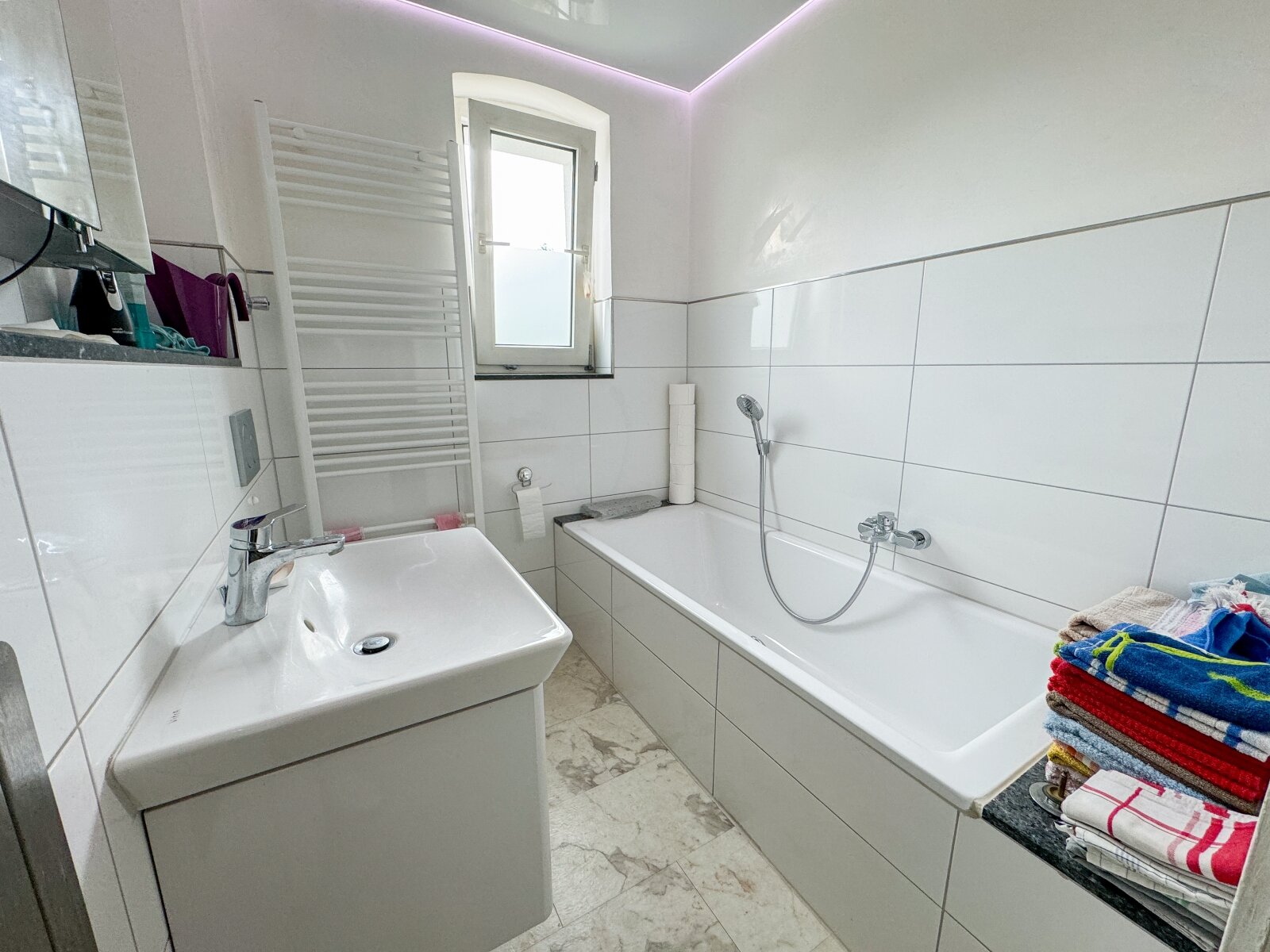 Modernisiertes EFH mit effizienter PV-Anlage – Heizung kaum benötigt