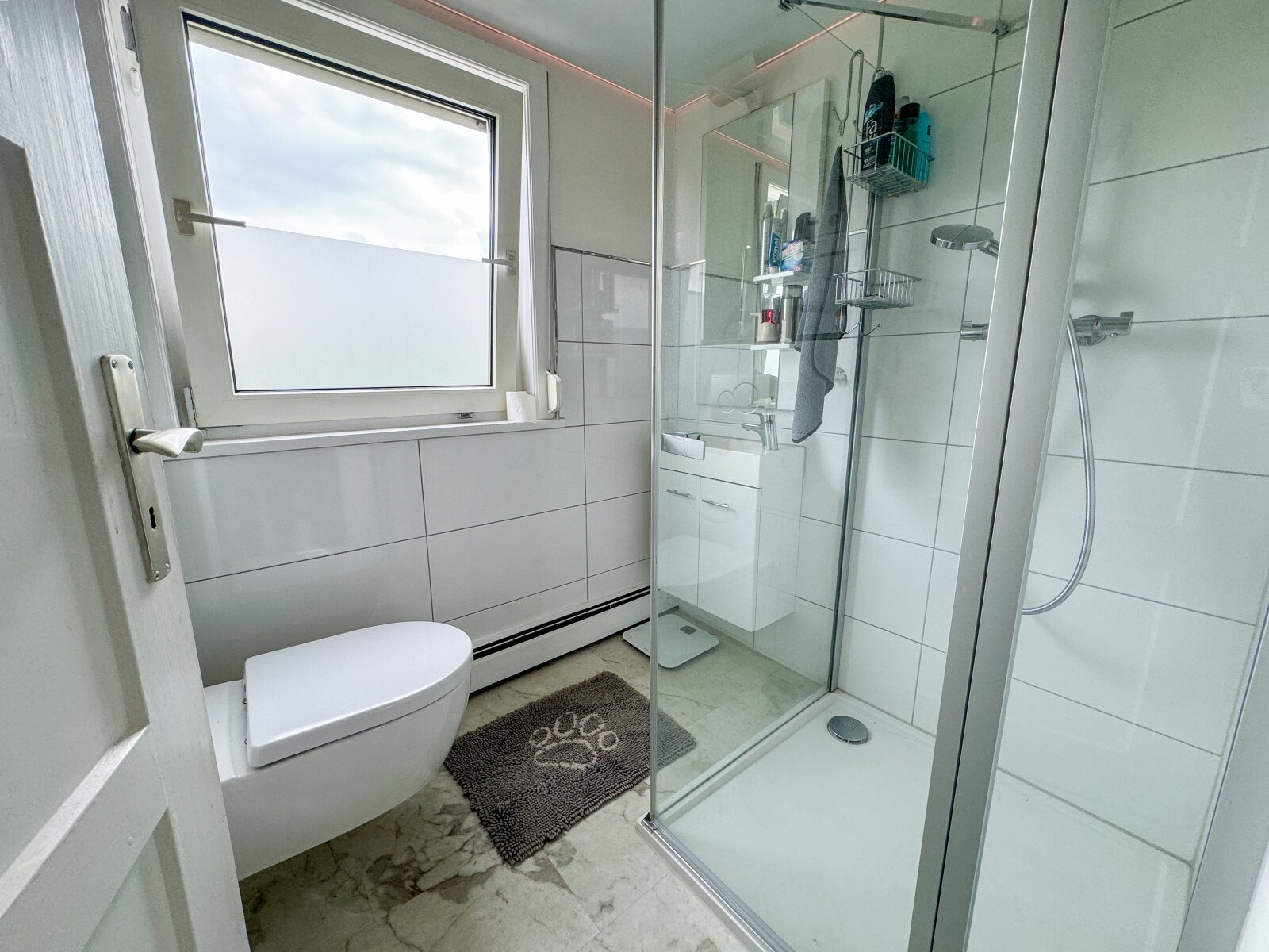 Modernisiertes EFH mit effizienter PV-Anlage – Heizung kaum benötigt