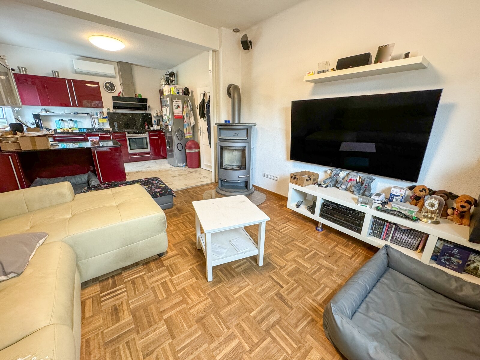 Modernisiertes EFH mit effizienter PV-Anlage – Heizung kaum benötigt