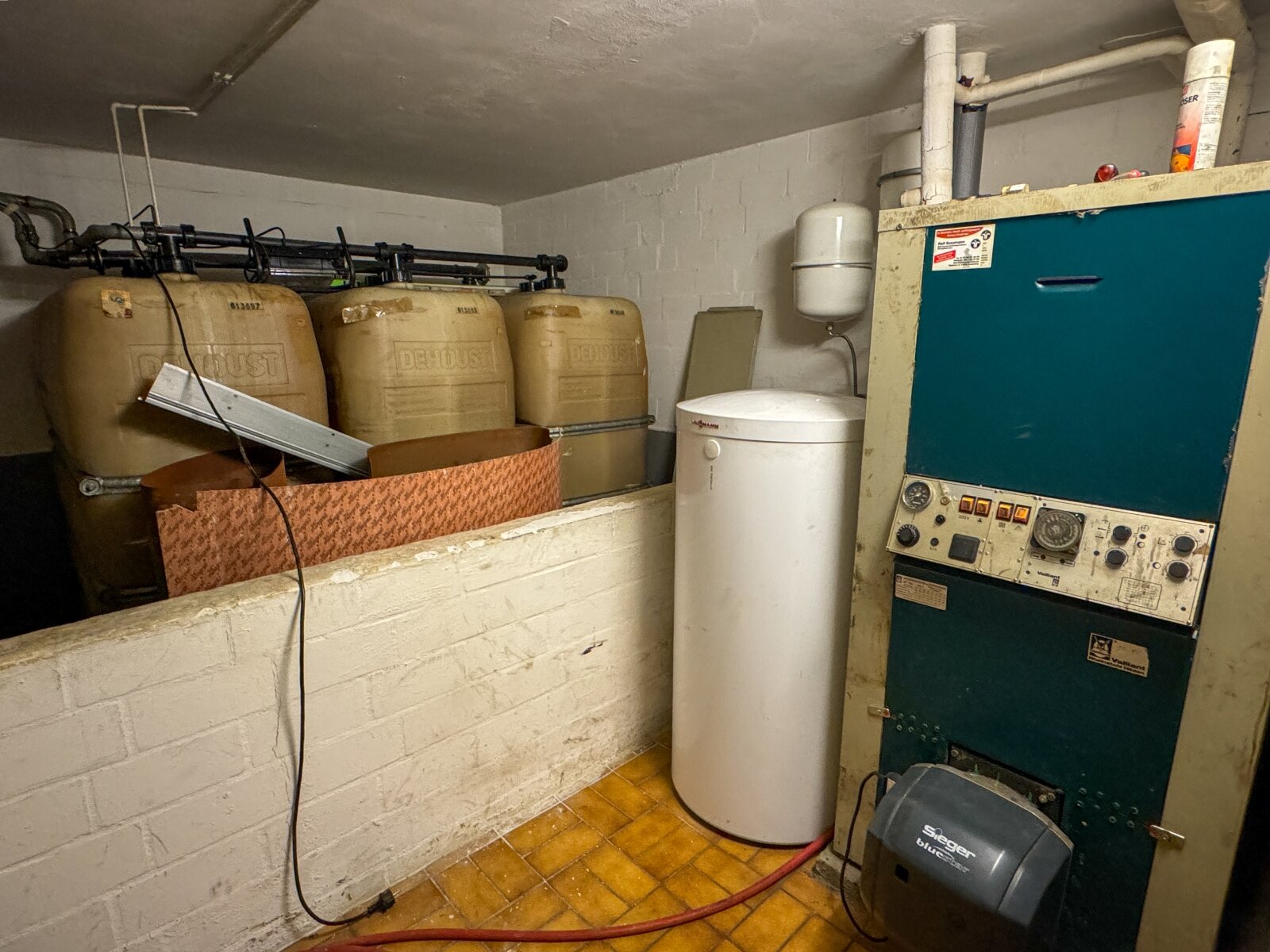 Vollkeller, Doppelgarage & Ausbaureserve: EFH in ruhiger Lage