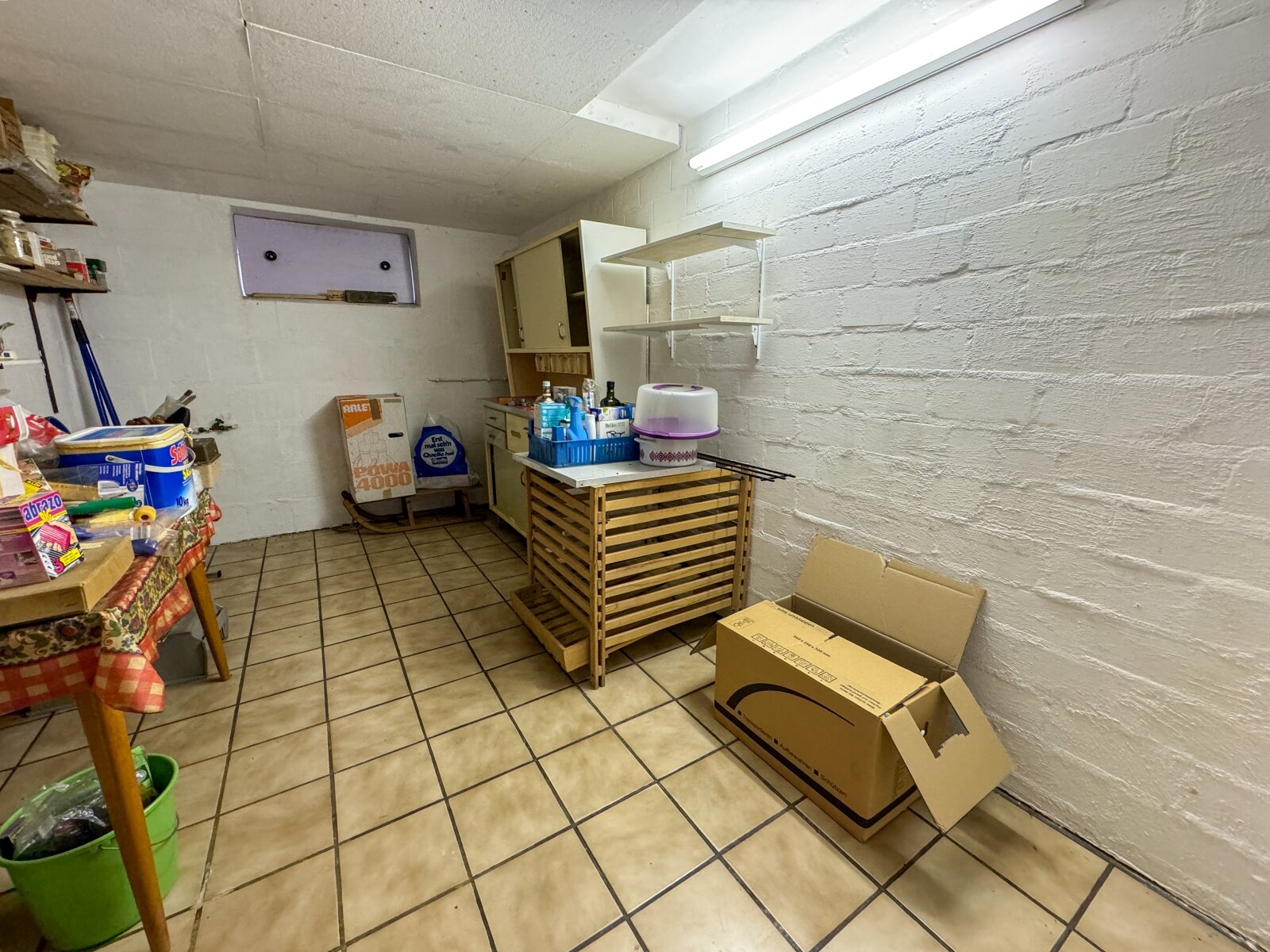 Vollkeller, Doppelgarage & Ausbaureserve: EFH in ruhiger Lage