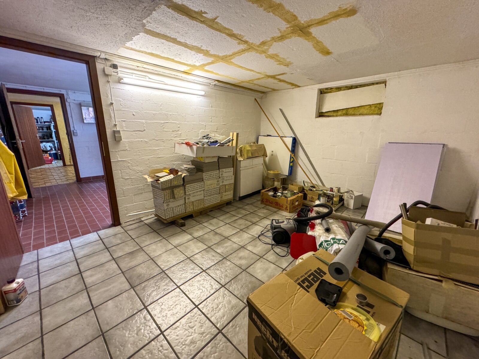 Vollkeller, Doppelgarage & Ausbaureserve: EFH in ruhiger Lage