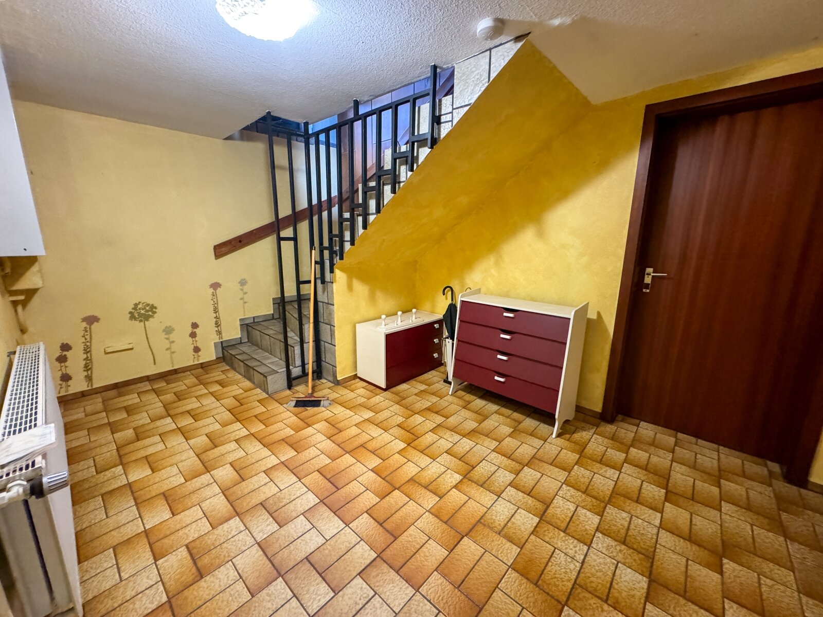 Vollkeller, Doppelgarage & Ausbaureserve: EFH in ruhiger Lage