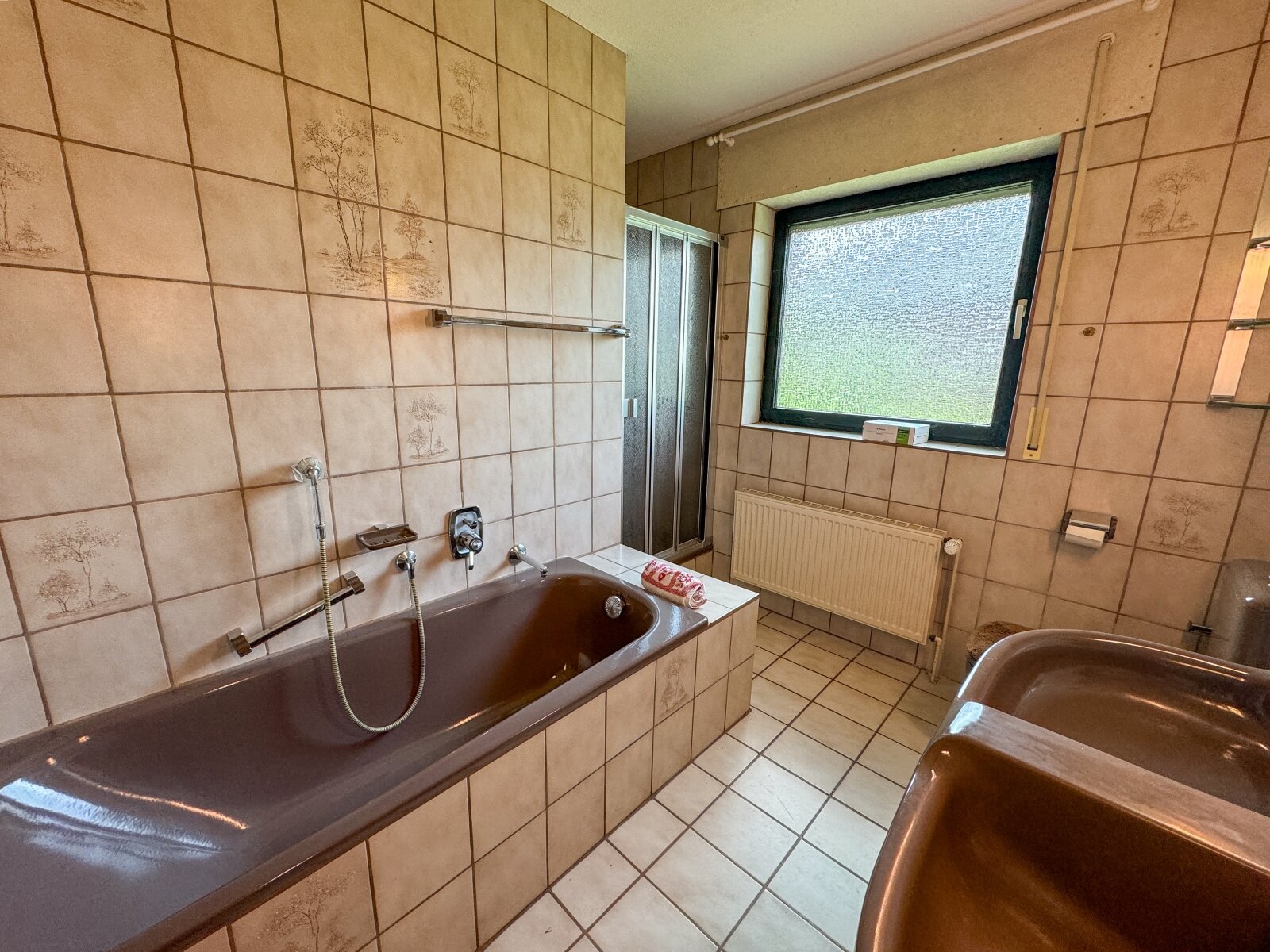 Vollkeller, Doppelgarage & Ausbaureserve: EFH in ruhiger Lage