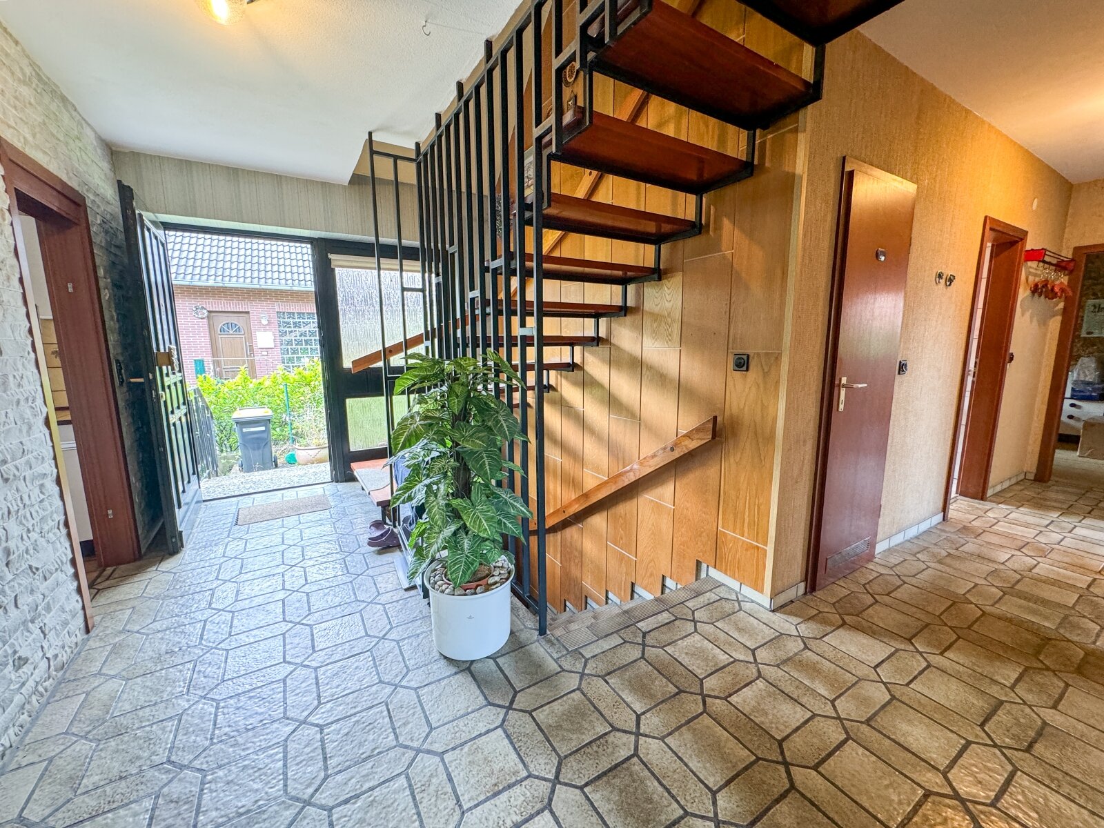 Vollkeller, Doppelgarage & Ausbaureserve: EFH in ruhiger Lage