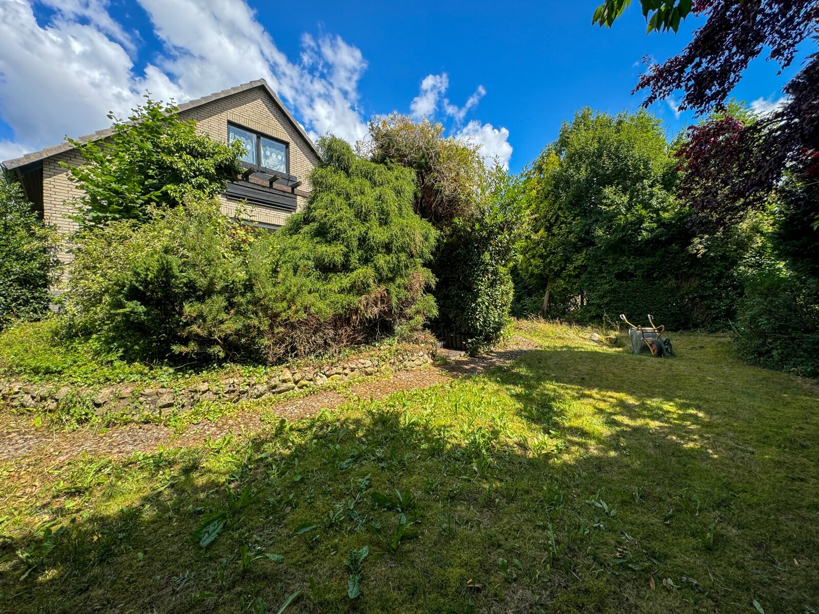 Vollkeller, Doppelgarage & Ausbaureserve: EFH in ruhiger Lage