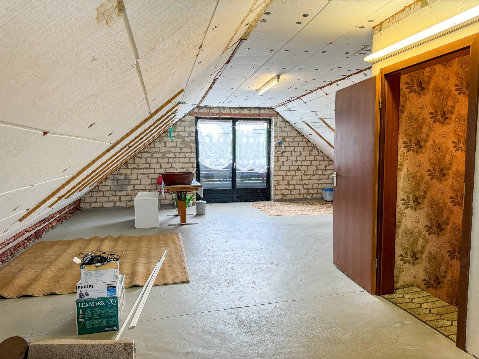 Vollkeller, Doppelgarage & Ausbaureserve: EFH in ruhiger Lage