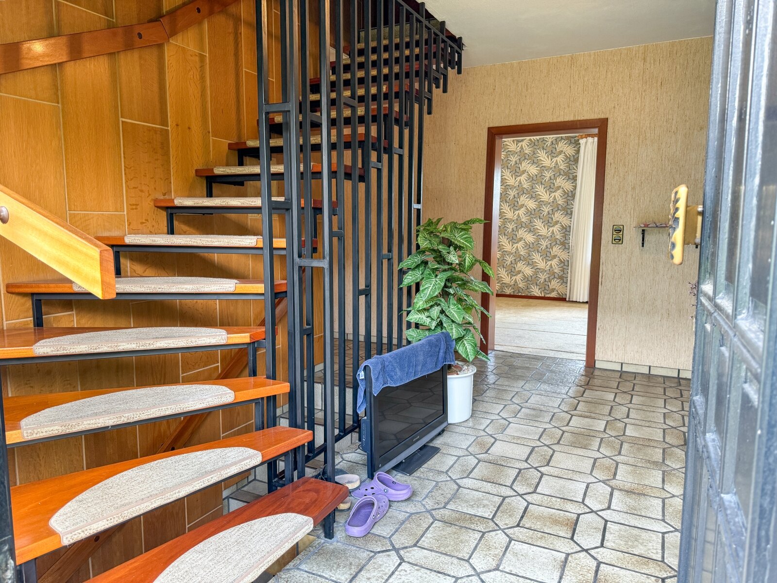 Vollkeller, Doppelgarage & Ausbaureserve: EFH in ruhiger Lage