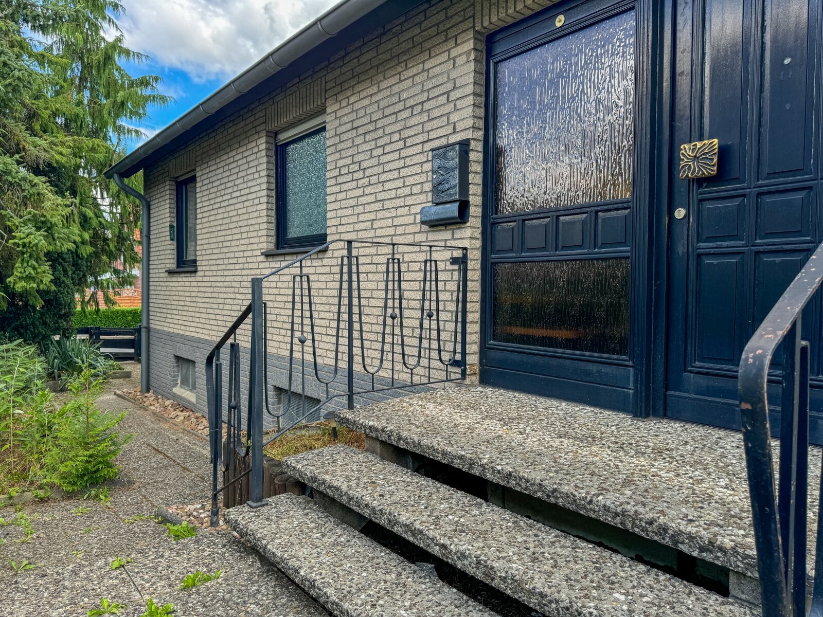 Vollkeller, Doppelgarage & Ausbaureserve: EFH in ruhiger Lage