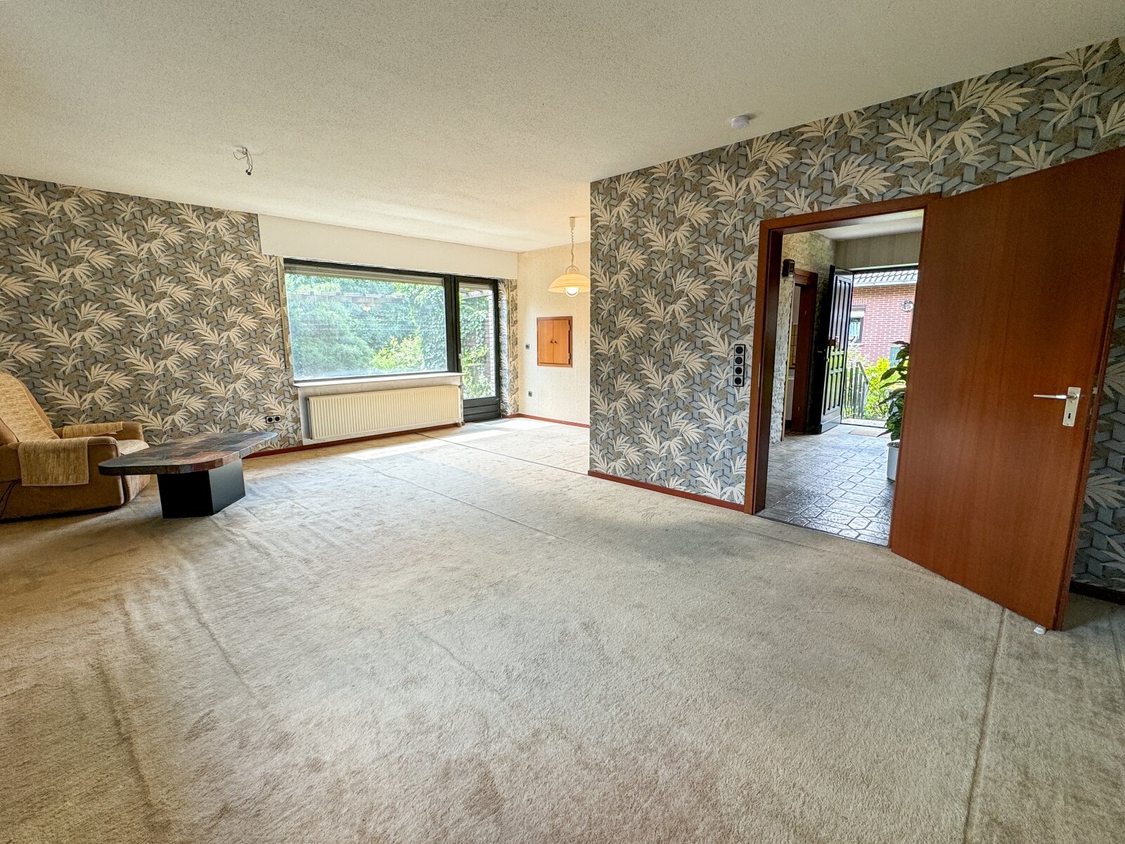 Vollkeller, Doppelgarage & Ausbaureserve: EFH in ruhiger Lage