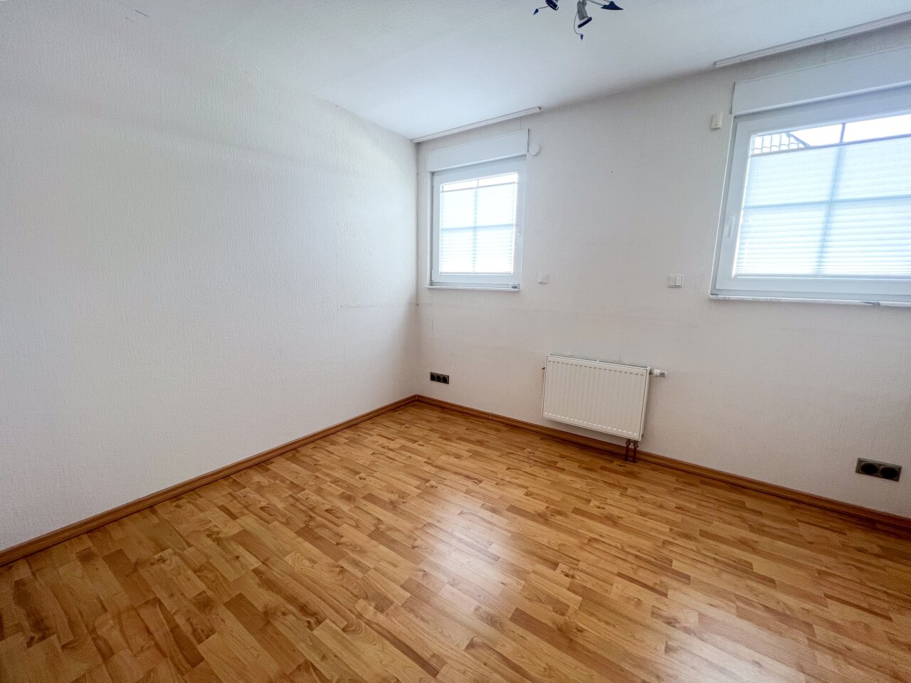 Wohlfühlhaus – EFH mit Vollkeller, Garage & idealer Lage