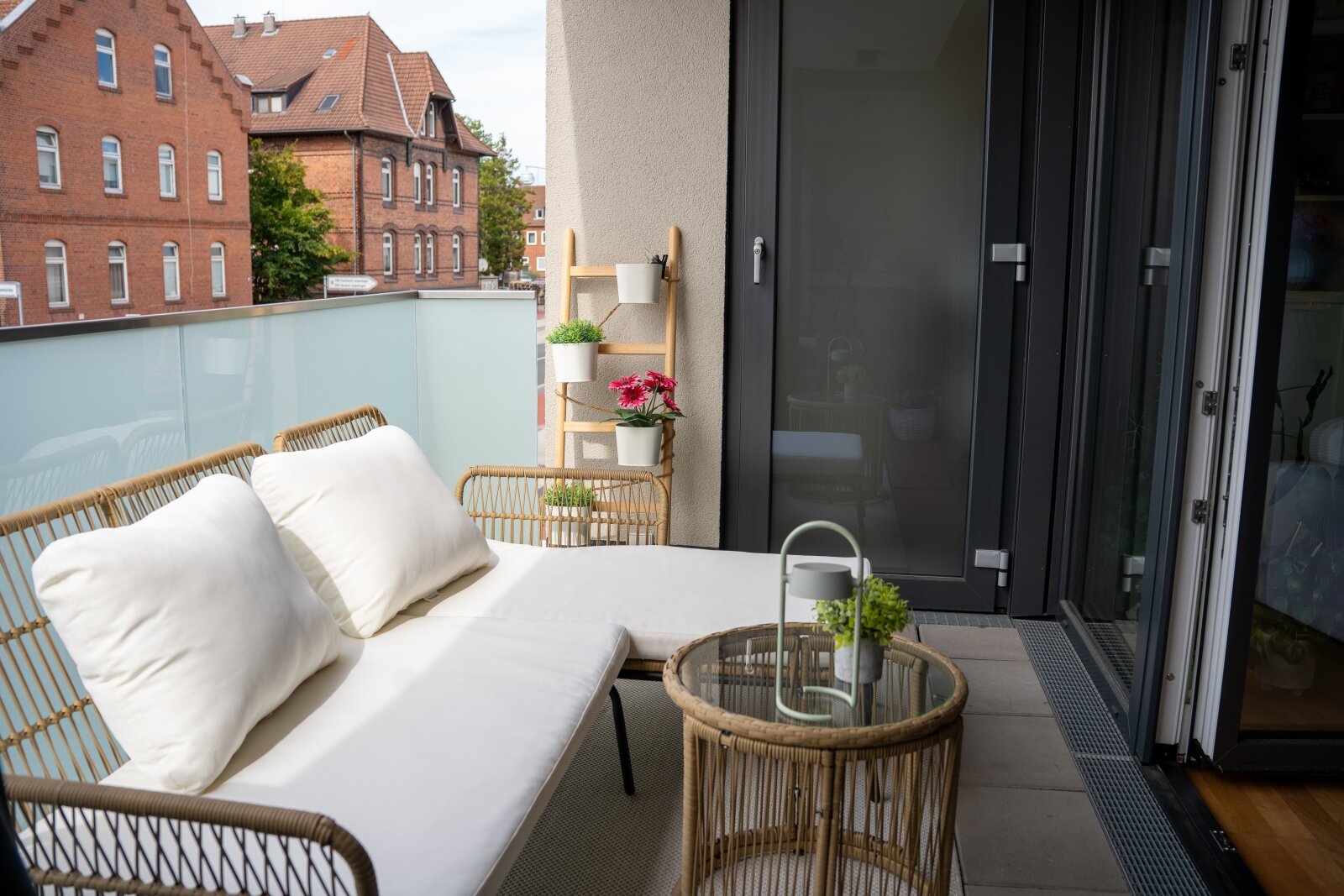 Neuwertige ETW: Hochwertige EBK, KfW-55 u. Tiefgaragenstellplatz