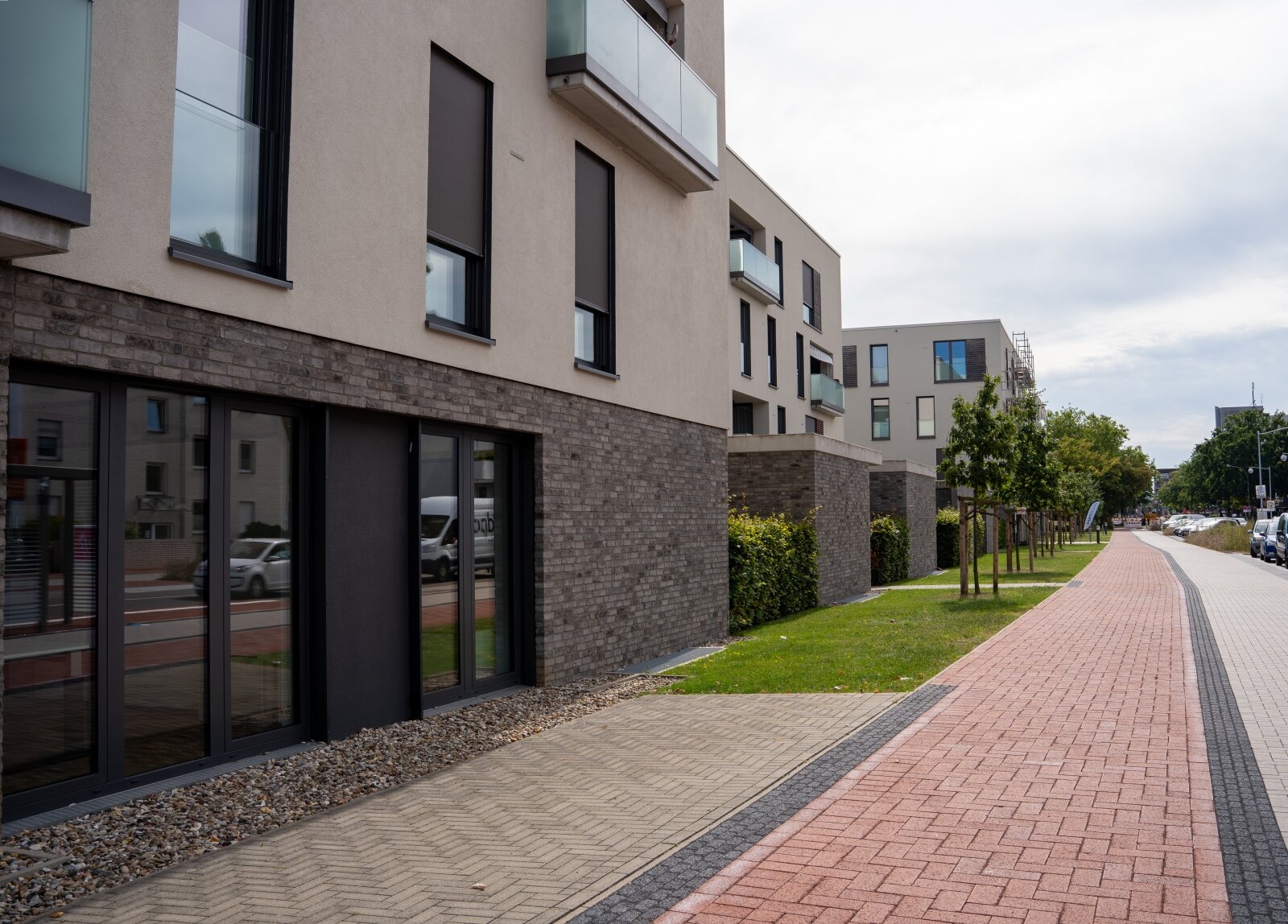 Neuwertige ETW: Hochwertige EBK, KfW-55 u. Tiefgaragenstellplatz