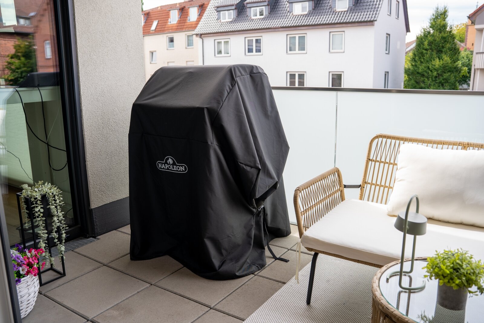 Neuwertige ETW: Hochwertige EBK, KfW-55 u. Tiefgaragenstellplatz