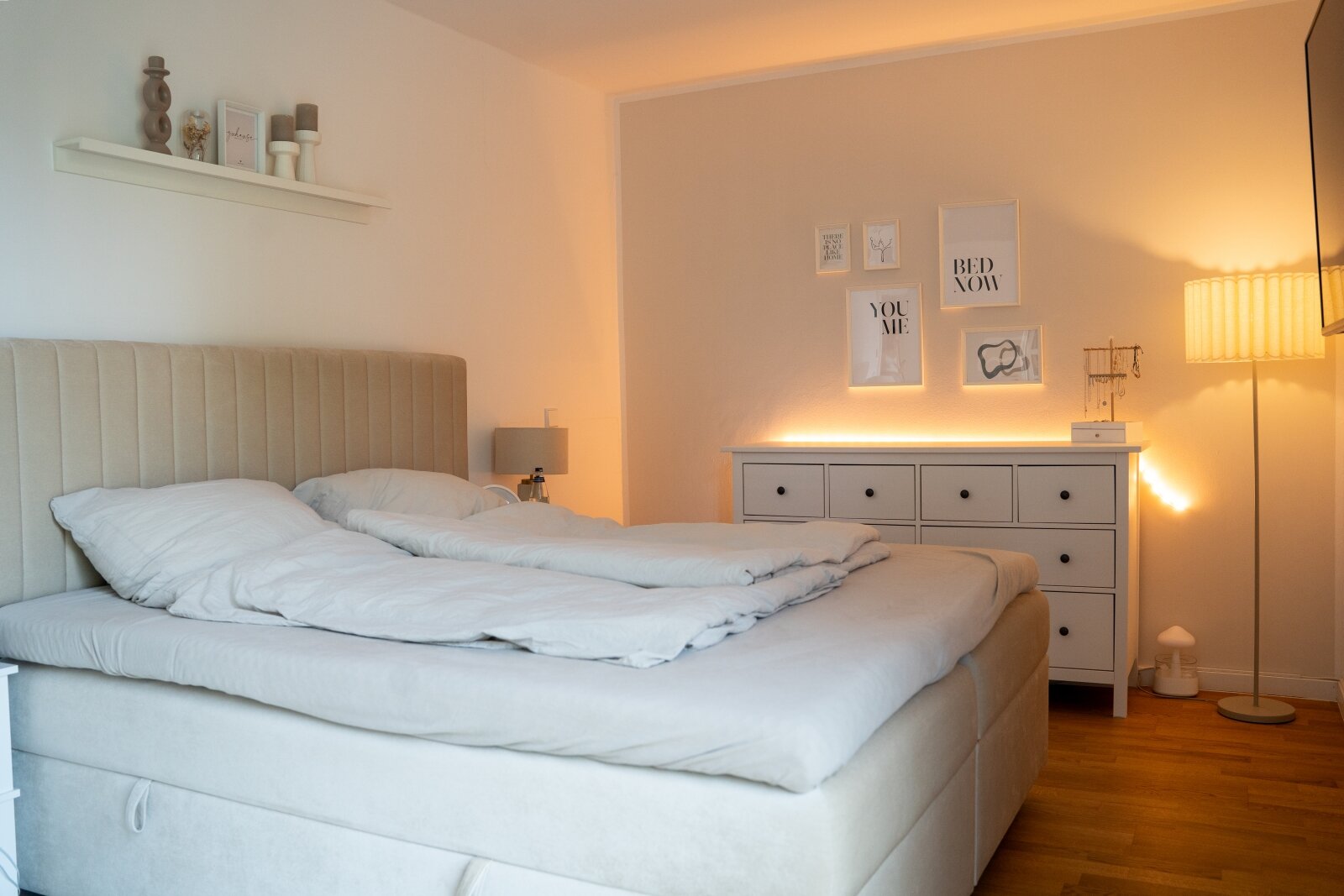 Neuwertige ETW: Hochwertige EBK, KfW-55 u. Tiefgaragenstellplatz