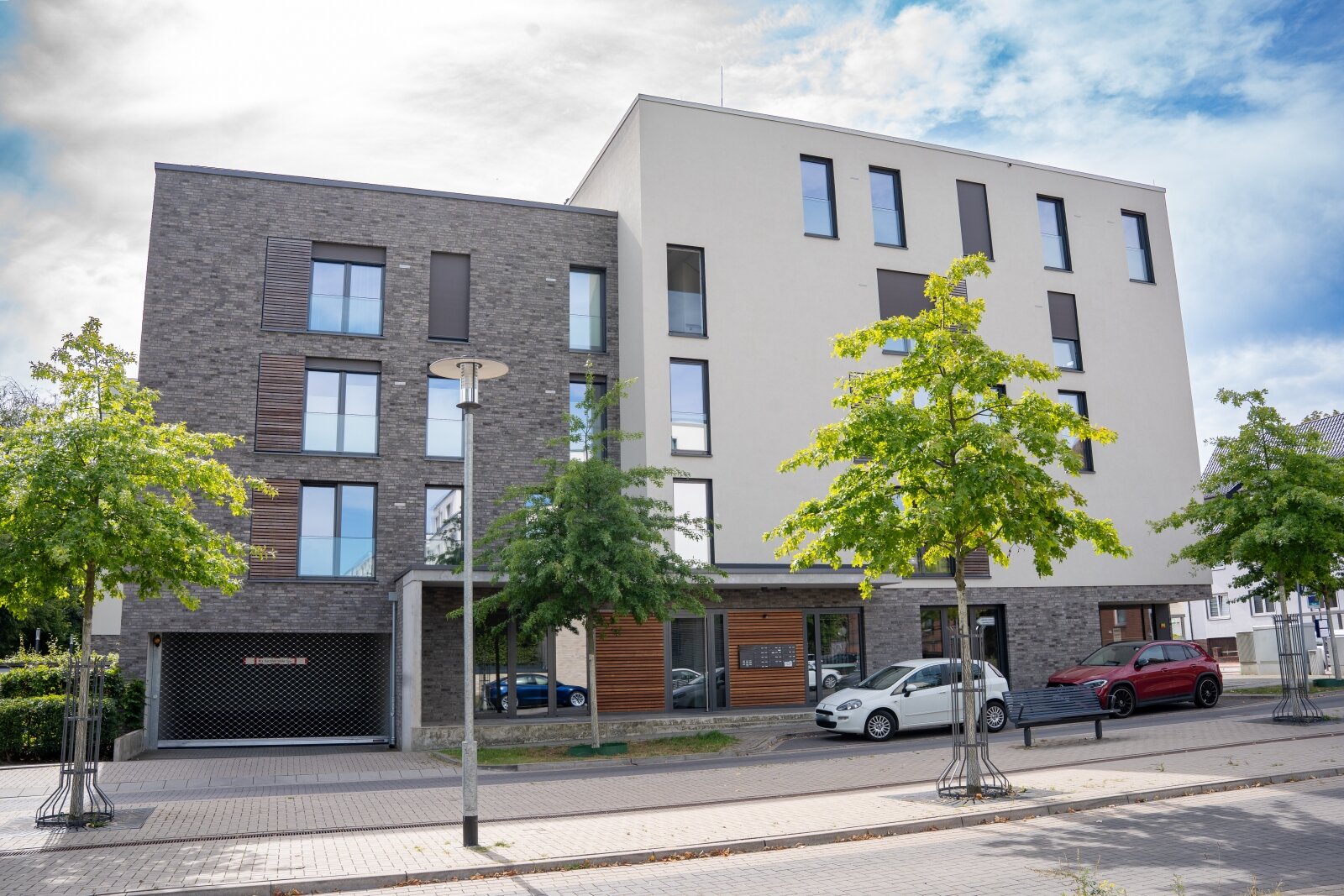 Neuwertige ETW: Hochwertige EBK, KfW-55 u. Tiefgaragenstellplatz