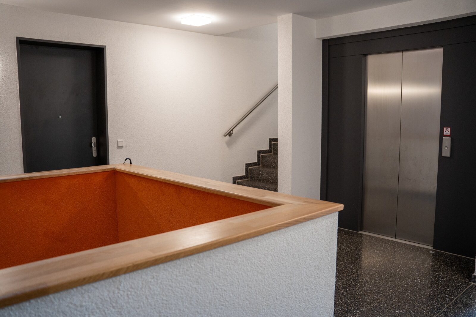 Neuwertige ETW: Hochwertige EBK, KfW-55 u. Tiefgaragenstellplatz