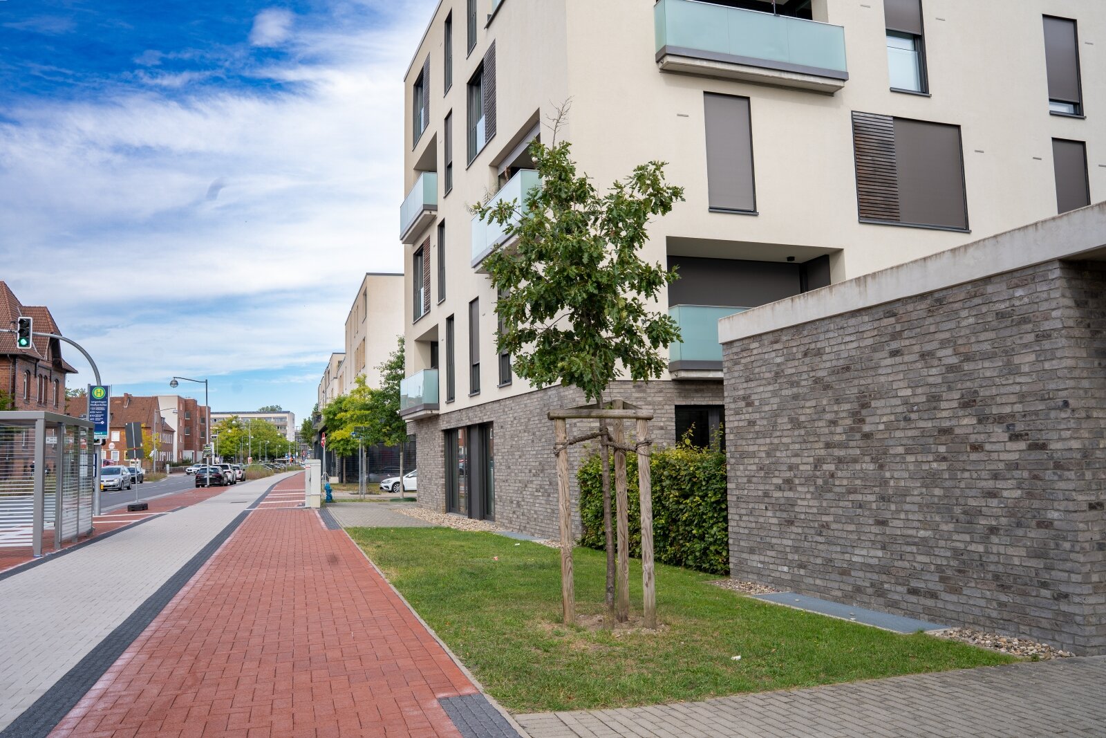 Neuwertige ETW: Hochwertige EBK, KfW-55 u. Tiefgaragenstellplatz