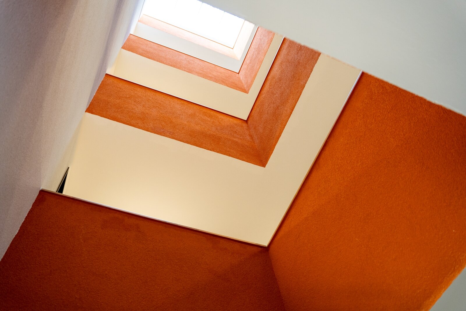 Neuwertige ETW: Hochwertige EBK, KfW-55 u. Tiefgaragenstellplatz