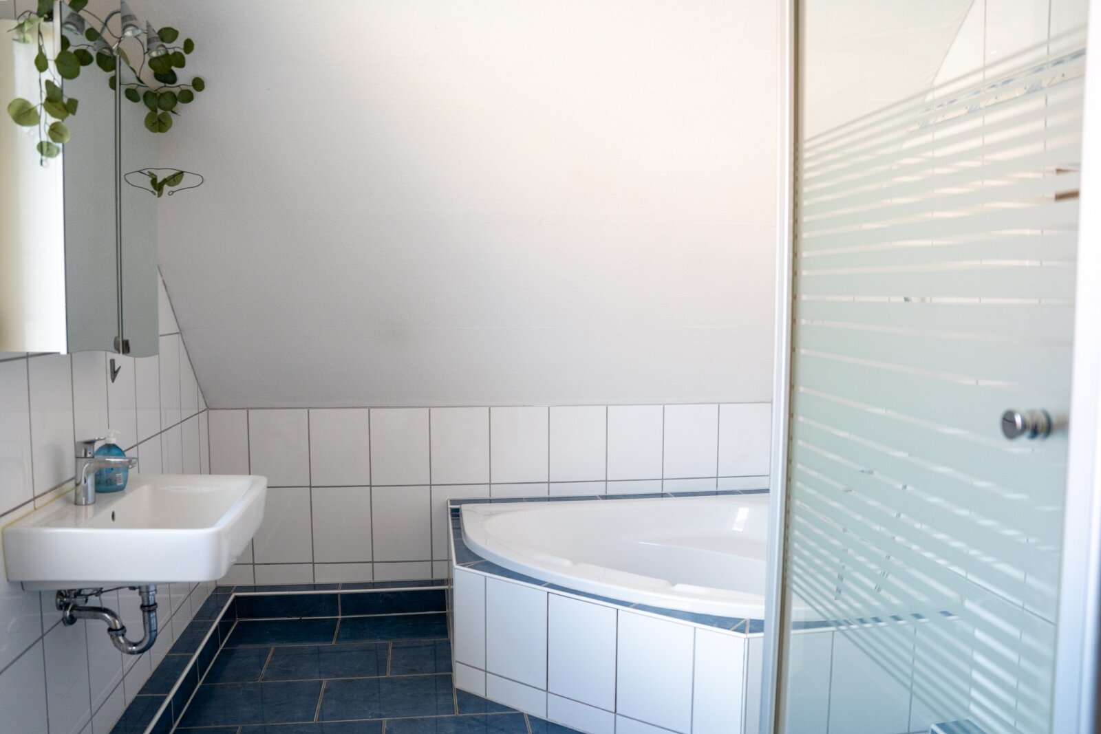 Wohlfühlhaus – EFH mit Vollkeller, Garage & idealer Lage