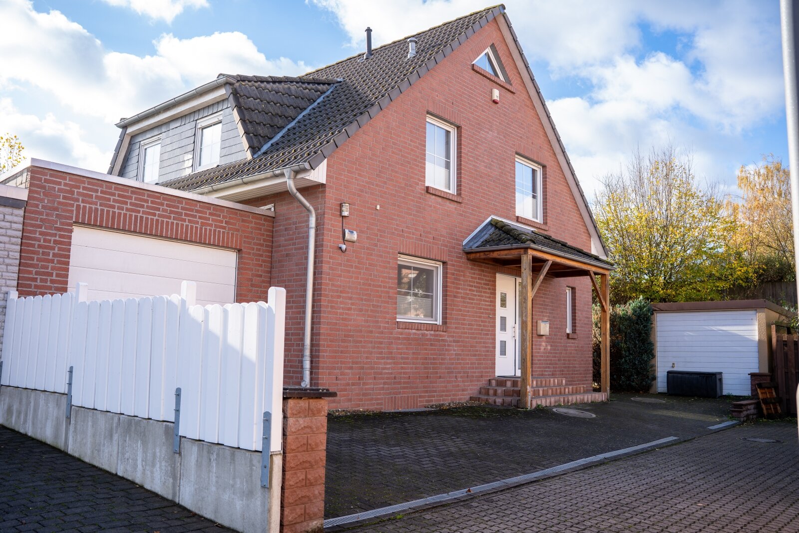 Wohlfühlhaus – EFH mit Vollkeller, Garage & idealer Lage