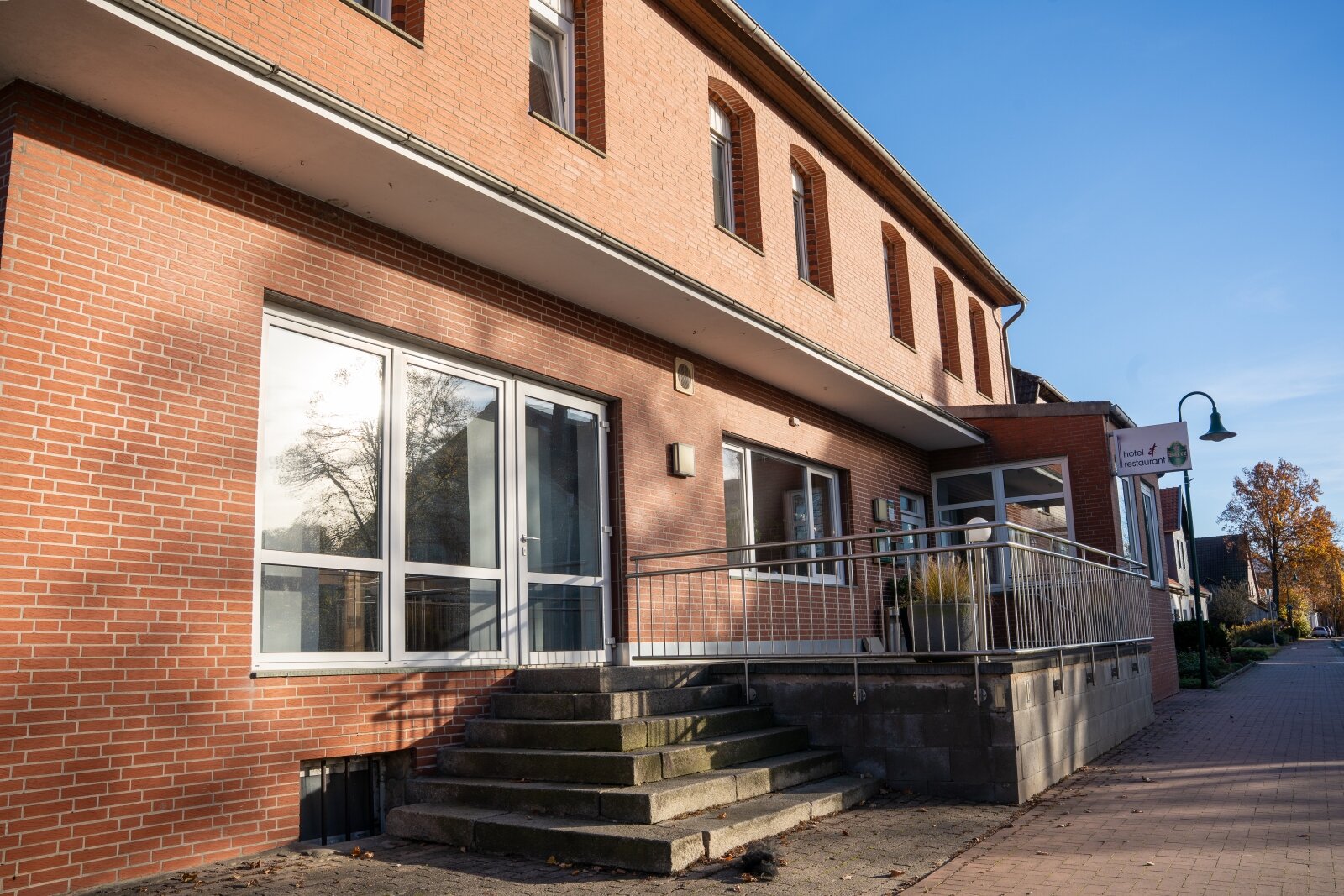 Multifunktionales Gastro- & Hotelobjekt: 8 Zimmer, Profiküche u. DG-Ausbaupotenzial