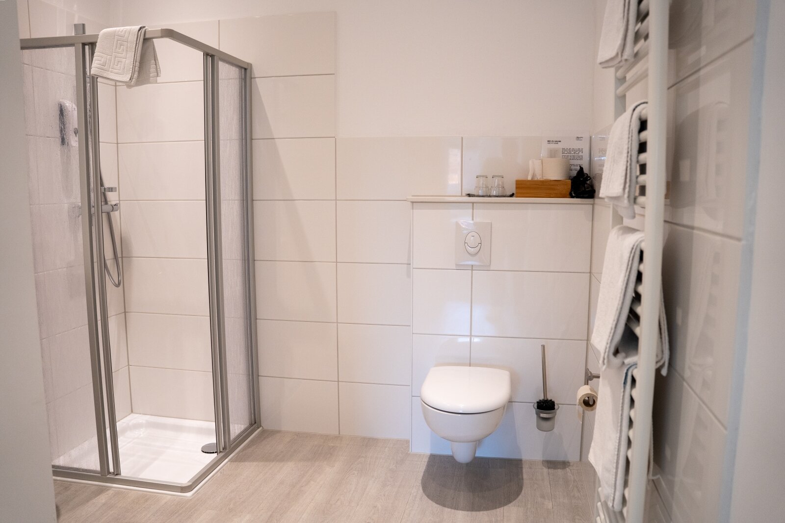 Multifunktionales Gastro- & Hotelobjekt: 8 Zimmer, Profiküche u. DG-Ausbaupotenzial