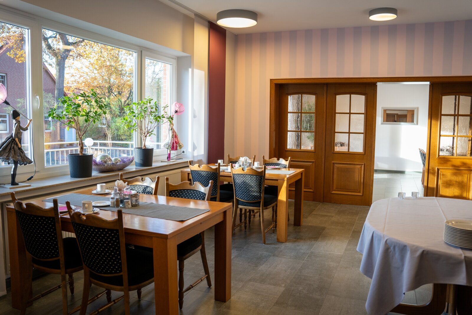 Multifunktionales Gastro- & Hotelobjekt: 8 Zimmer, Profiküche u. DG-Ausbaupotenzial