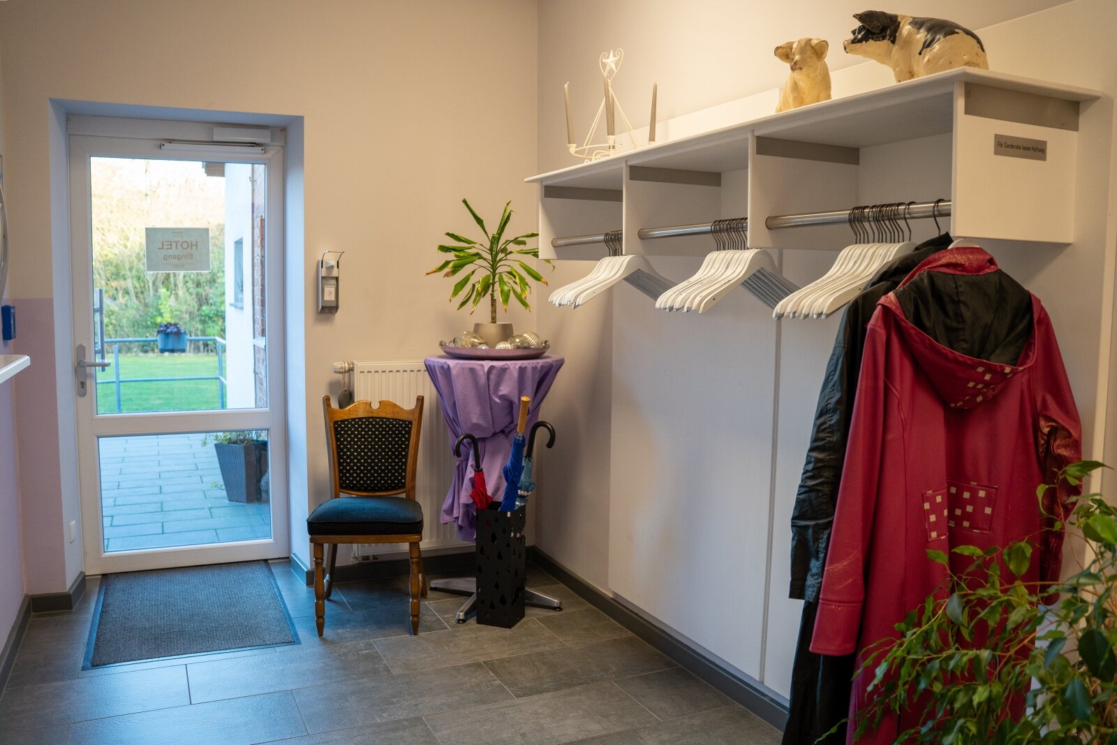 Multifunktionales Gastro- & Hotelobjekt: 8 Zimmer, Profiküche u. DG-Ausbaupotenzial