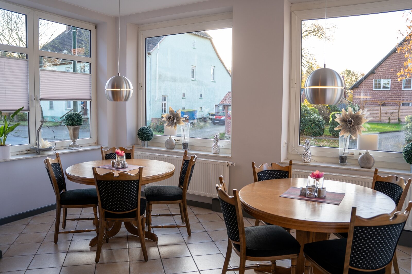 Multifunktionales Gastro- & Hotelobjekt: 8 Zimmer, Profiküche u. DG-Ausbaupotenzial