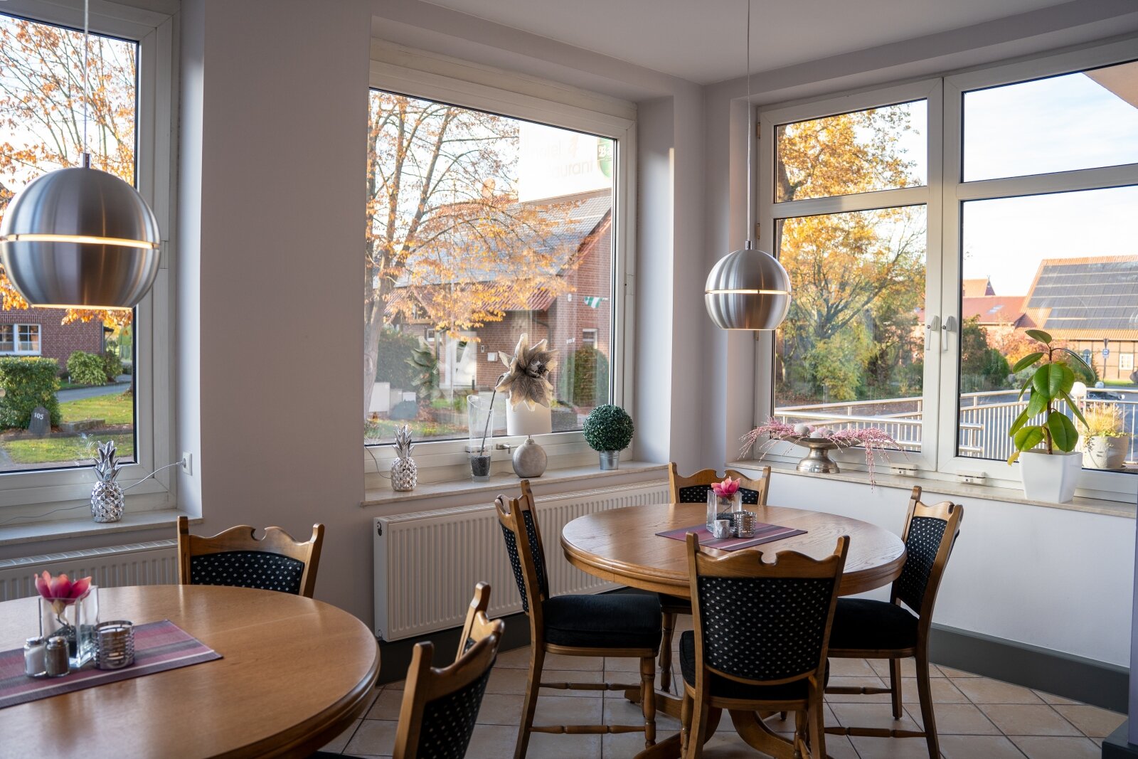 Multifunktionales Gastro- & Hotelobjekt: 8 Zimmer, Profiküche u. DG-Ausbaupotenzial