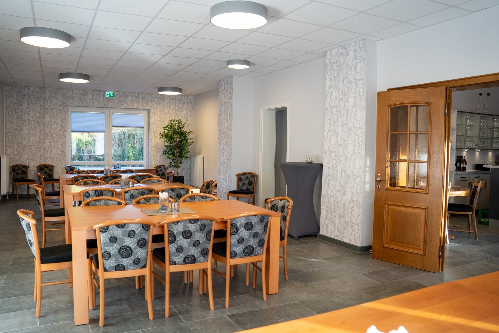 Multifunktionales Gastro- & Hotelobjekt: 8 Zimmer, Profiküche u. DG-Ausbaupotenzial