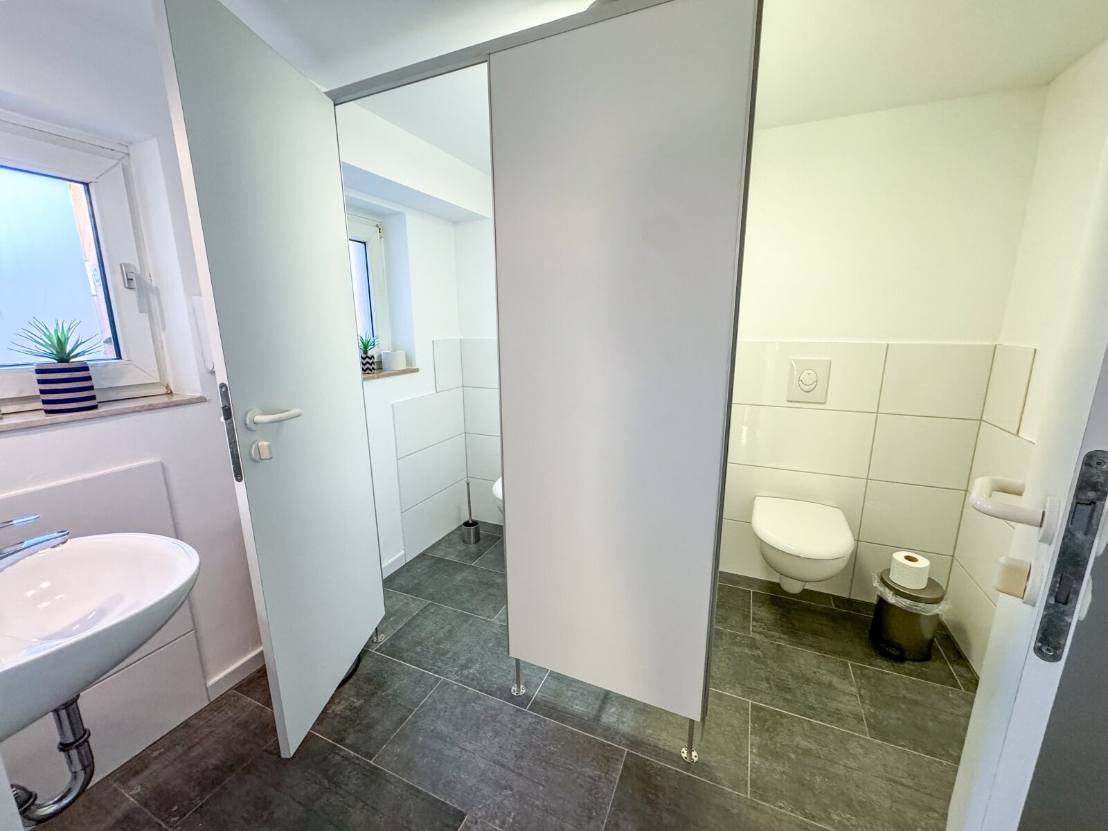 Multifunktionales Gastro- & Hotelobjekt: 8 Zimmer, Profiküche u. DG-Ausbaupotenzial