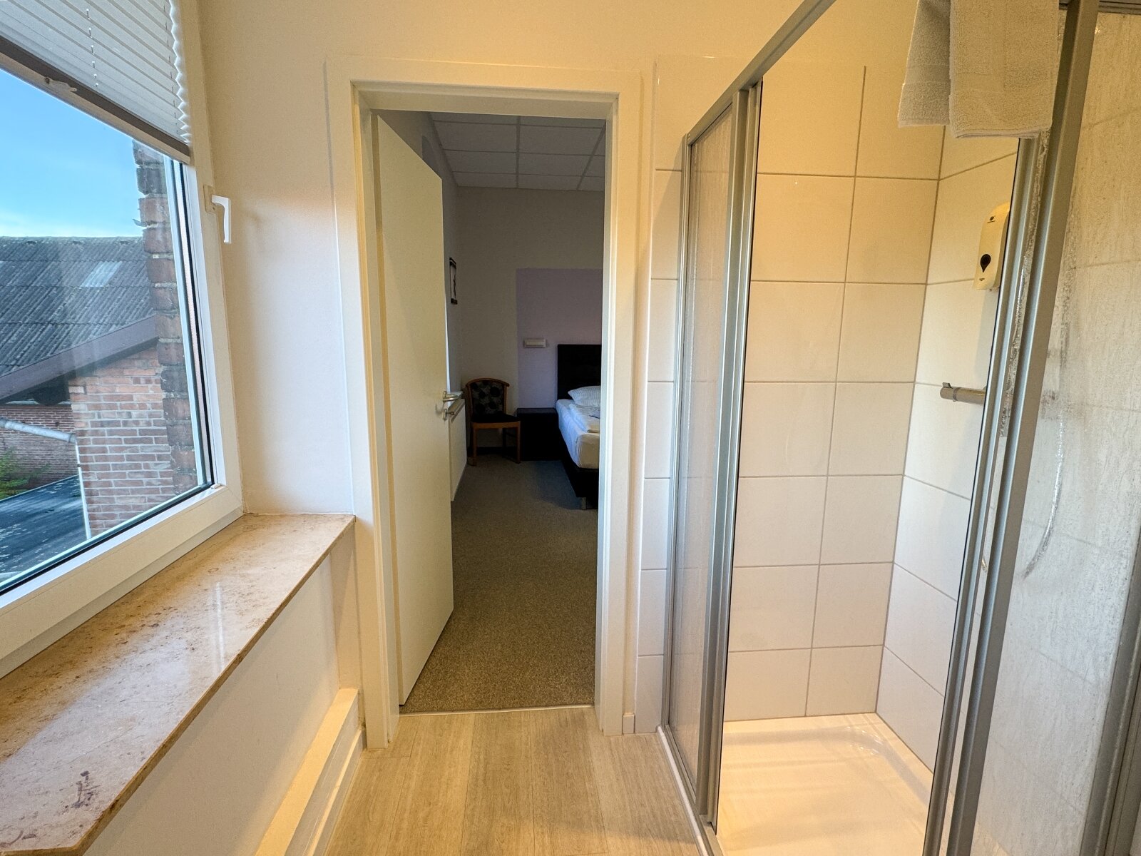 Multifunktionales Gastro- & Hotelobjekt: 8 Zimmer, Profiküche u. DG-Ausbaupotenzial