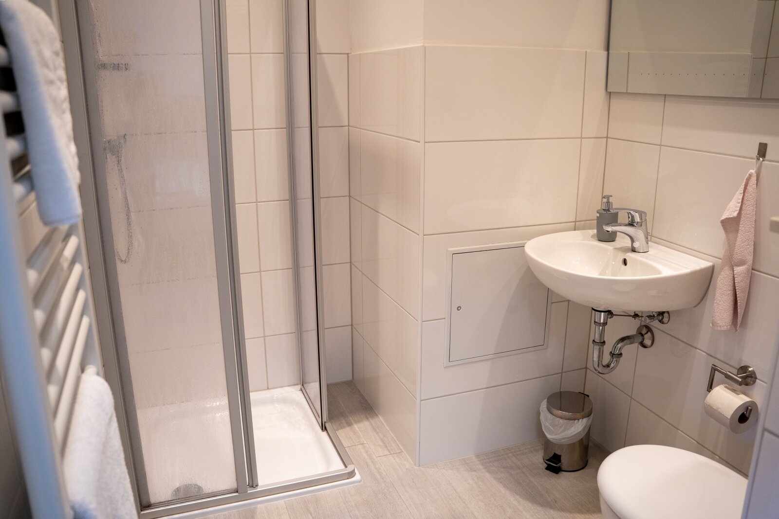 Multifunktionales Gastro- & Hotelobjekt: 8 Zimmer, Profiküche u. DG-Ausbaupotenzial