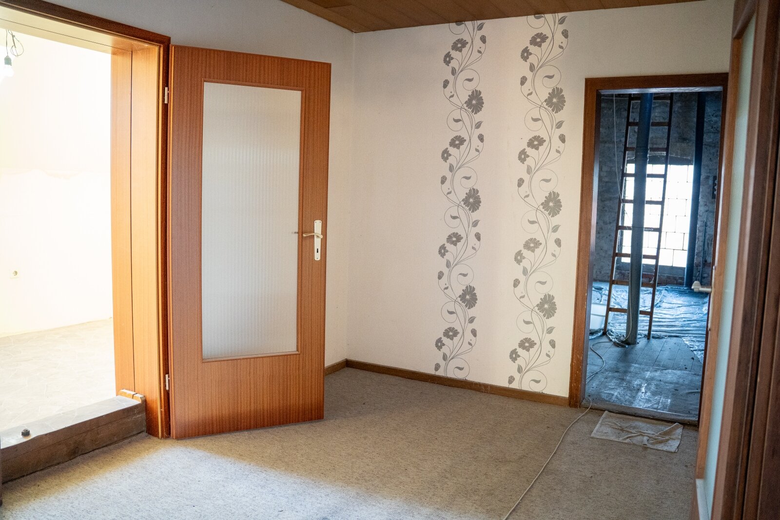 Multifunktionales Gastro- & Hotelobjekt: 8 Zimmer, Profiküche u. DG-Ausbaupotenzial