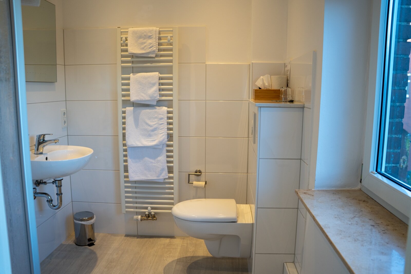 Multifunktionales Gastro- & Hotelobjekt: 8 Zimmer, Profiküche u. DG-Ausbaupotenzial